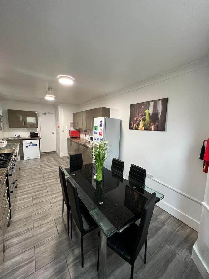 Woodgreen House Hotel Лондон Екстериор снимка
