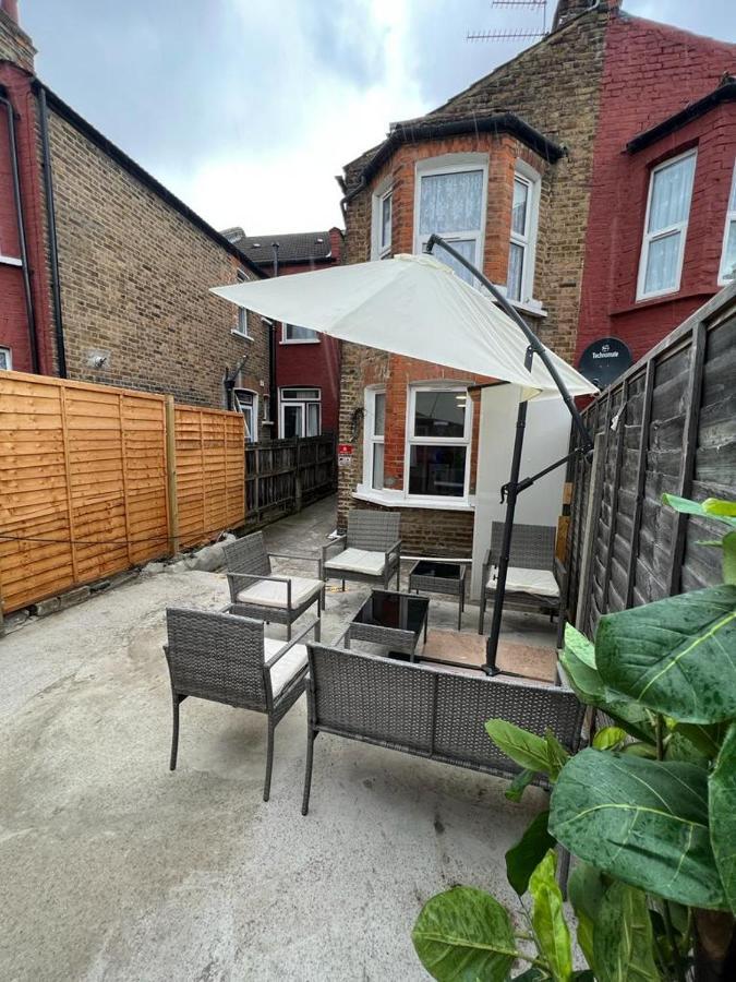 Woodgreen House Hotel Лондон Екстериор снимка