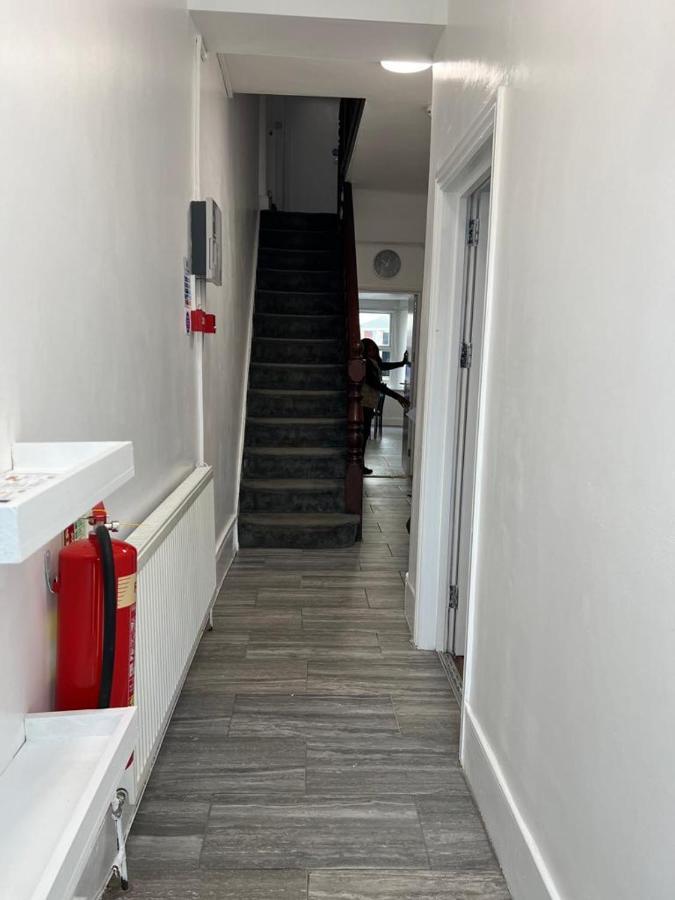 Woodgreen House Hotel Лондон Екстериор снимка
