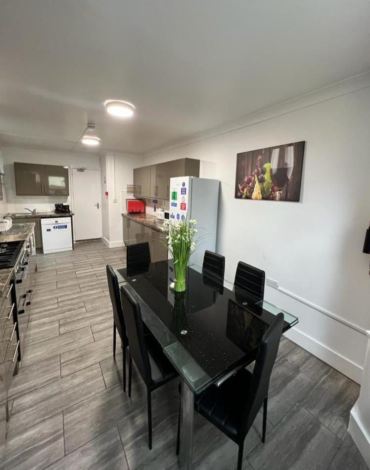 Woodgreen House Hotel Лондон Екстериор снимка