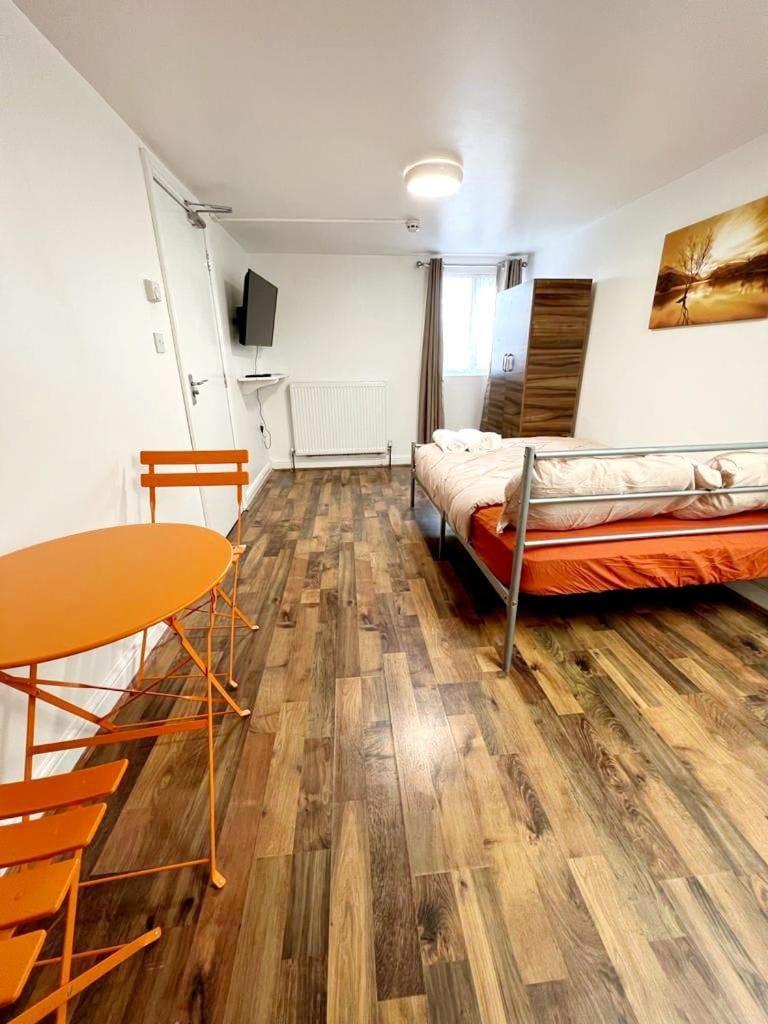 Woodgreen House Hotel Лондон Екстериор снимка